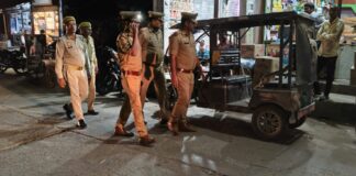 सुगम यातायात हेतु अवैध अतिक्रमण के विरुद्ध चला अभियान, सड़क किनारे लगे अवैध ठेला, रेहड़ी, दुकानों एवं खड़े वाहनों को हटवाया गया*