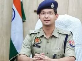 👉 BREAKING: महराजगंज में एसपी बदले, शक्ति मोहन अवस्थी ने संभाली कमान 👉 UP NEWS: सोमेंद्र मीणा का तबादला, प्रशासन ने किया बड़ा फेरबदल 👉 LAW & ORDER: नए एसपी के सामने अपराध नियंत्रण की बड़ी चुनौती