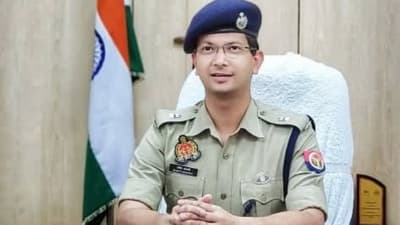 👉 BREAKING: महराजगंज में एसपी बदले, शक्ति मोहन अवस्थी ने संभाली कमान 👉 UP NEWS: सोमेंद्र मीणा का तबादला, प्रशासन ने किया बड़ा फेरबदल 👉 LAW & ORDER: नए एसपी के सामने अपराध नियंत्रण की बड़ी चुनौती