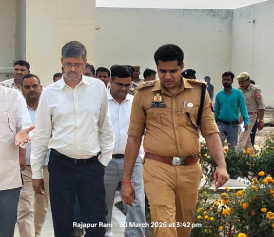 जनपद न्यायाधीश, जिलाधिकारी एवं पुलिस अधीक्षक ने जिला कारागार का आकस्मिक निरीक्षण कर लिया जायजा* *साफ-सफाई व्यवस्था को सुदृढ़ बनाए रखने पर दिया जोर*