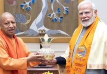 टूटा सालों पुराना रिकॉर्ड! राजनीति के ‘अजेय योद्धा’ बने पीएम मोदी, योगी आदित्यनाथ ने दी ऐसी बधाई कि मच गया तहलका