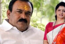 वायरल फोटो से मचा बवाल: ‘बाबा रेप कांड’ में महिला आयोग अध्यक्ष का इस्तीफा