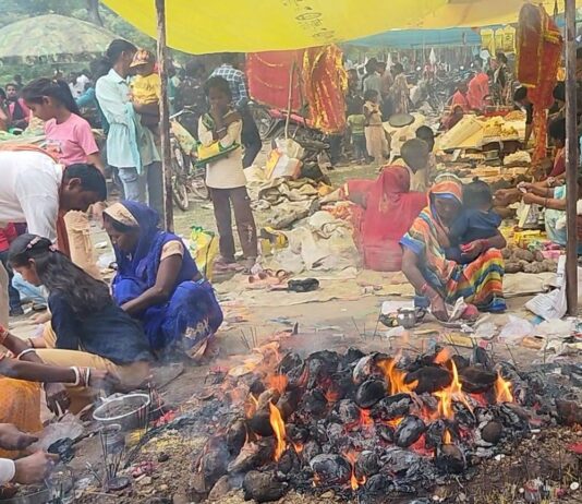 नवमी पर बौरी समय धाम में उमड़ी भीड़:जंगल के बीच हजारों भक्तों ने किए दर्शन