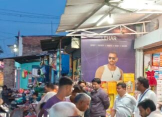 रामनवमी पर दुबौलिया बाजार में शोभायात्रा:स्थानीय व्यापारियों ने उत्साहपूर्वक लिया भाग