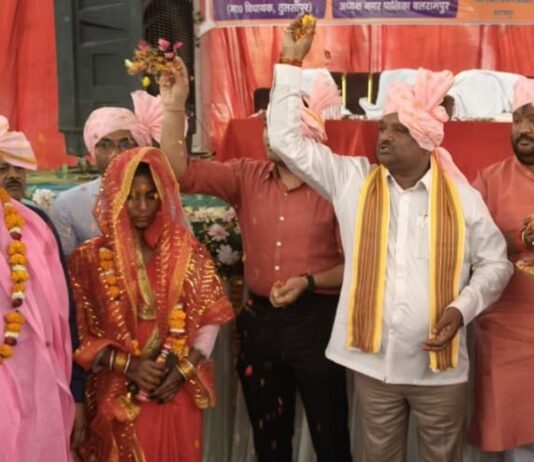 बलरामपुर में 258 जोड़ों का सामूहिक विवाह हुआ:सरकारी योजना से होटल में हुए फेरे और निकाह