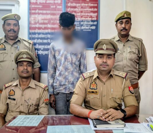 नाबालिग को भगाने वाला आरोपी गिरफ्तार:मुण्डेरवा पुलिस ने गोरखपुर से पकड़ा, पीड़िता भी बरामद