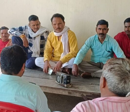 गिलौला में सुनी गई ‘मन की बात’:कार्यकर्ताओं और ग्रामीणों ने उत्साह से लिया भाग