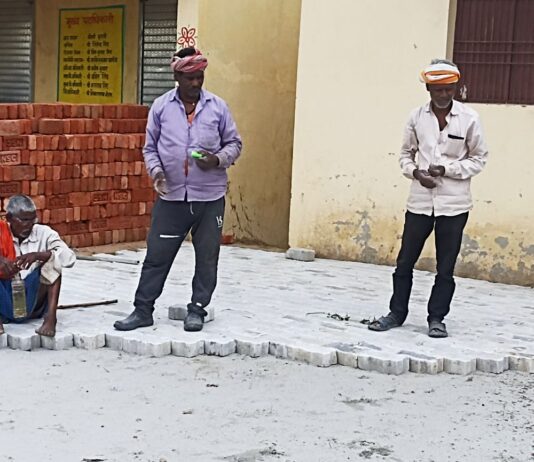छितही पंचायत भवन परिसर में इंटरलॉकिंग कार्य शुरू:सौंदर्यीकरण और बेहतर आधारभूत संरचना के लिए पहल