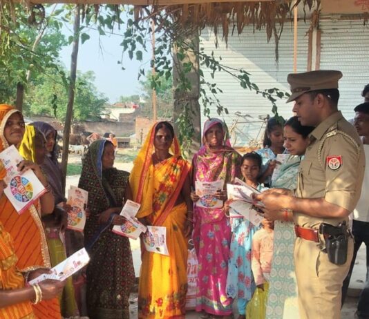 बाल स्वरूप रंजीत बोझा में जागरूकता अभियान चलाया गया:रूपईडीहा में मिशन शक्ति टीम ने महिलाओं, बच्चियों को साइबर अपराध की जानकारी दी