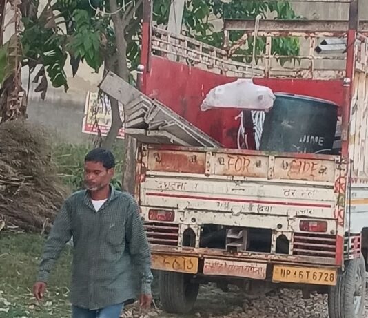 गिलौला में सड़क मरम्मत कार्य शुरू:मध्यनगर से गंगापुर तक पीडब्ल्यूडी कर रहा निर्माण