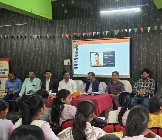 राजकीय महाविद्यालय डुमरियागंज में स्वास्थ्य जागरूकता कार्यक्रम:पूर्व मंत्री सतीश द्विवेदी मुख्य अतिथि के रूप में रहे मौजूद; 200 छात्रों ने लिया भाग