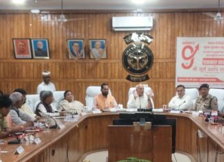 बहराइच में प्रभारी मंत्री ने विकास पुस्तिका का विमोचन किया:प्रदेश सरकार की 9 वर्ष की उपलब्धियों की जानकारी दी