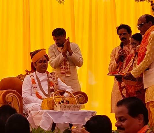 बृजमनगंज में श्रीमद् भागवत कथा सप्ताह शुरू:वृन्दावन के आचार्य ने सुनाए प्रवचन, पहले दिन उमड़े श्रद्धालु