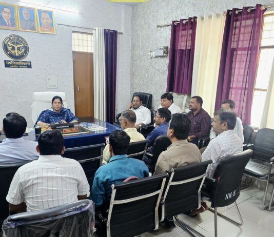 एसडीएम नानपारा ने संचारी रोग नियंत्रण पर बैठक की:आगामी दस्तक अभियान के सफल संचालन पर चर्चा