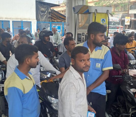 बलरामपुर में पेट्रोल-डीजल की कोई कमी नहीं:अफवाहों के बाद बढ़ी खपत, प्रशासन ने स्थिति को नियंत्रण में रखा