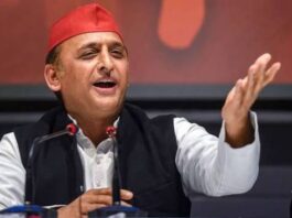 इंस्पेक्टर से नाराज हुए अखिलेश यादव, गाड़ी रोककर बोले- ‘आपका वीडियो मेरा पास है,आगे आपको देखूंगा’