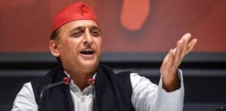 इंस्पेक्टर से नाराज हुए अखिलेश यादव, गाड़ी रोककर बोले- ‘आपका वीडियो मेरा पास है,आगे आपको देखूंगा’