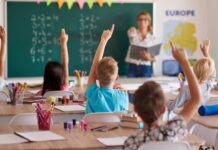 10वीं तक के बच्चों को मिले मिड डे मील, शिक्षा पर बढ़े खर्च, संसदीय समिति की सलाह