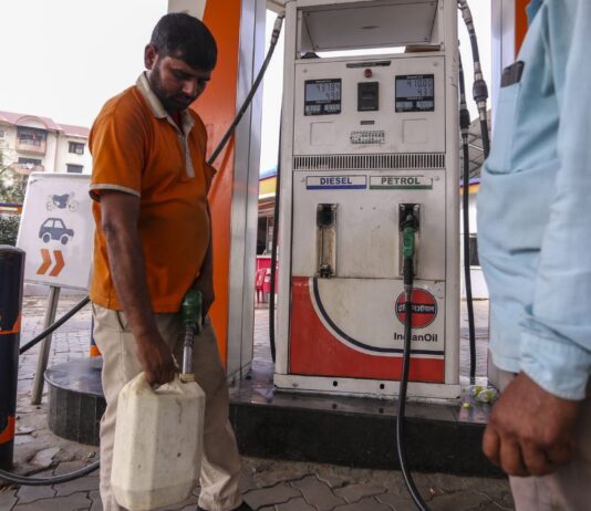 दशकों से गायब केरोसिन की वापसी, पेट्रोल पंप से मिलेगा तेल; नियमों में बदलाव
