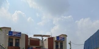 प्रेमी संग तीन बच्चों को लेकर फरार हुई महिला, पति ने दर्ज कराई FIR