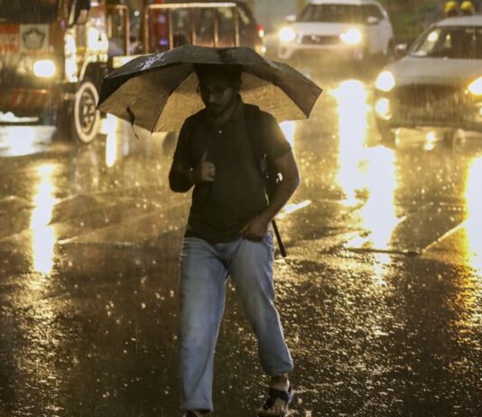 गरज-चमक, भारी बारिश और ओला; मौसम विभाग ने कई राज्यों के लिए जारी की चेतावनी