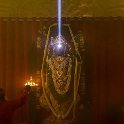 अयोध्या में रामलला का सूर्यतिलक, रामनवमी पर दिव्य नजारा News Desk