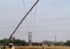 खेत में लटका 11 हजार वोल्ट का तार:निचलौल में किसानों को हादसे का डर, फसल कटाई प्रभावित
