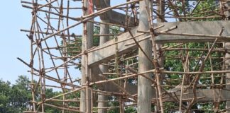 छितौनी में ‘शो-पीस’ बना जल जीवन मिशन:साल भर से सूखी पड़ी पाइपलाइन, बूंद-बूंद को तरस रहे लोग