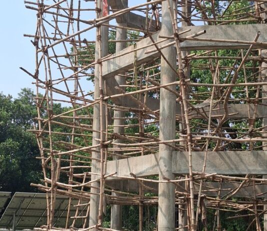 छितौनी में ‘शो-पीस’ बना जल जीवन मिशन:साल भर से सूखी पड़ी पाइपलाइन, बूंद-बूंद को तरस रहे लोग