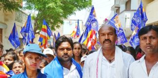 सिसवा में अबेडकर जयंती पर निकली शोभायात्रा:वार्डवासियों ने केक काटा, चौकी प्रभारी पुलिस बल के साथ तैनात रहे