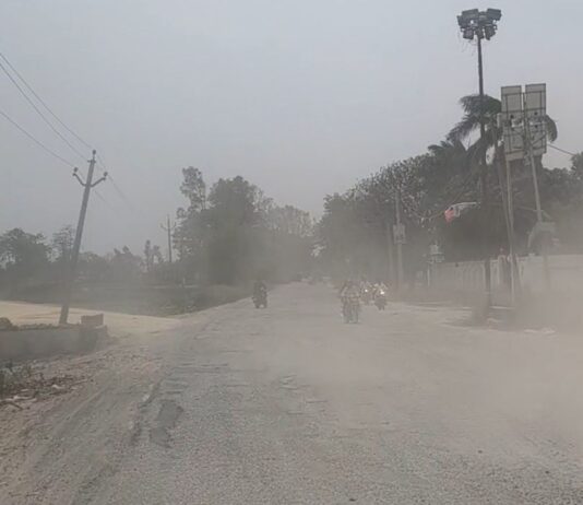 सिद्धार्थनगर में तेज आंधी और लू का प्रकोप:जनजीवन हुआ अस्त-व्यस्त, आम और गेहूं की फसल पर छाया संकट