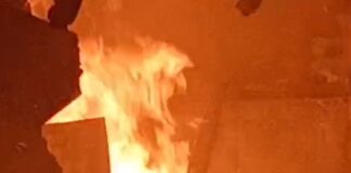 बहराइच में पंपिंग सेट दुकान में आग:लाखों का सामान जला, एक घंटे में पाया गया काबू