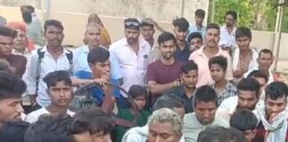 बस्ती में दरोगा ने लड़के को पीटा, बाइक साफ कराई:पिता बोला- बेटे को थप्पड़ मारा, एसपी ने किया लाइन हाजिर