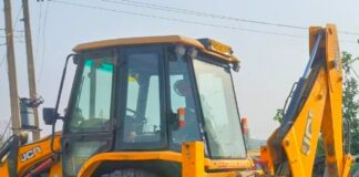 अवैध खनन पर पुलिस-खनन विभाग की कार्रवाई:वाल्टरगंज में जेसीबी और ट्रैक्टर-ट्रॉली सीज