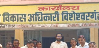 रोजगार सेवकों ने बकाया मानदेय मांगा, हड़ताल की चेतावनी:विशेश्वरगंज में बीडीओ को ज्ञापन, 16 से 25 अप्रैल तक कलमबंद हड़ताल की घोषणा