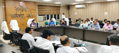 डीएम ने सड़क सुरक्षा एवं सीएम डैशबोर्ड के योजनाओं की प्रगति बैठक में दिए आवश्यक निर्देश