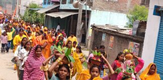 बरगदवा में श्री श्री 108 रुद्र महायज्ञ शुरू:151 कन्याओं के साथ भव्य कलश यात्रा निकाली गई