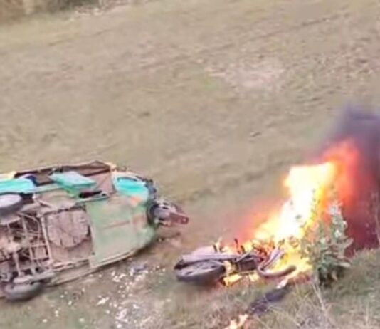 बहराइच में CNG टेम्पो से टकराई बाइक, युवक जिंदा जला:भीषण धमाके के साथ लगी आग, शादी का निमंत्रण देने जा रहा था