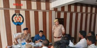 बृजमनगंज थाना परिसर में 9 वाहनों की नीलामी:एक लाख चार हजार आठ सौ में बिके वाहन, सीओ-तहसीलदार रहे मौजूद