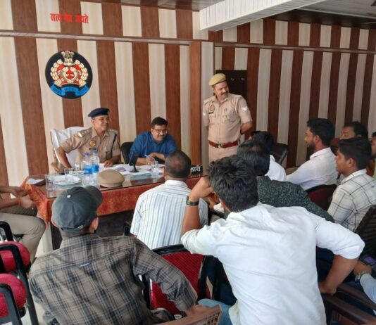 बृजमनगंज थाना परिसर में 9 वाहनों की नीलामी:एक लाख चार हजार आठ सौ में बिके वाहन, सीओ-तहसीलदार रहे मौजूद