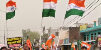 रुधौली में महिला आरक्षण बिल पास न होने पर पदयात्रा:पूर्व नगर पंचायत प्रत्याशी के नेतृत्व में सपा-कांग्रेस पर आरोप