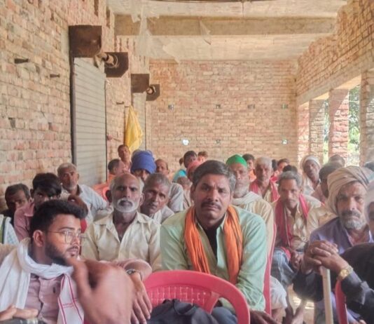 किसान चौपाल में नहर के पानी की समस्या पर चर्चा:भारतीय किसान यूनियन ने जुमनडीह फकीरिड़ीह में किसानों की परेशानी उठाई