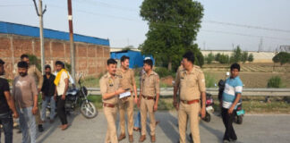 तेज रफ्तार कार ने डिवाइडर पर इंतजार कर रहीं महिलाओं को रौंदा, 3 की मौत, 2 घायल