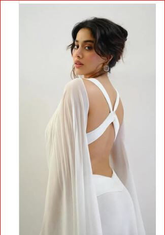 जान्हवी कपूर लेटेस्ट लुक में लग रही अप्सरा