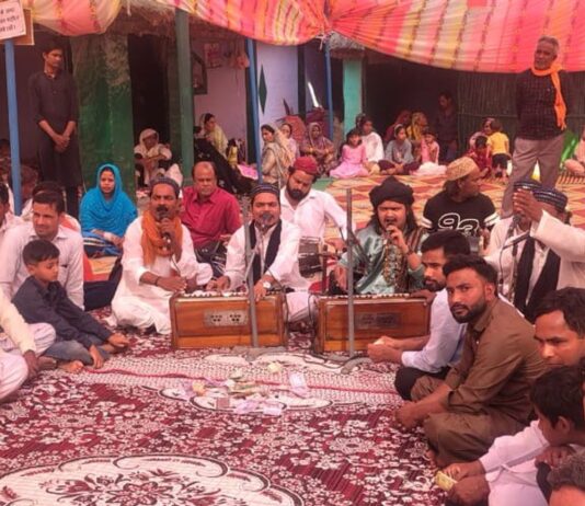 सय्यद बाबा तस्वीर शाह वारसी का 14वां उर्स आयोजित:अमानाबाद शरीफ में महफिले समा की धूम, कव्वालों ने अपनी प्रस्तुतियों से समां बांध दिया