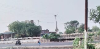 शंकरपुर में राष्ट्रीय राजमार्ग पर नहर पुल की रेलिंग टूटी:दशकों से क्षतिग्रस्त, बढ़ रहा दुर्घटनाओं का खतरा