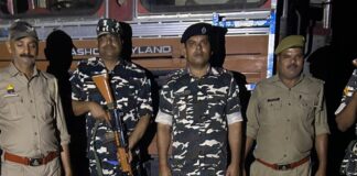 महराजगंज में 327 किलो गांजा के साथ तस्कर गिरफ्तार:नेपाल से भारत ला रहा था, बिहार का रहने वाला है तस्कर