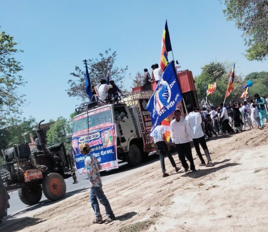 शंकरपुर में अंबेडकर जयंती पर शोभायात्रा:नेशनल हाईवे से हर्रैया बुद्ध विहार तक गई, पुलिस बल तैनात