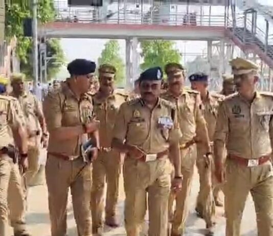 आनंद नगर स्टेशन का डीजी रेलवे ने किया निरीक्षण:सुरक्षा और सुविधाएं सुधारने के निर्देश, पुलिस की कार्यप्रणाली की भी समीक्षा की