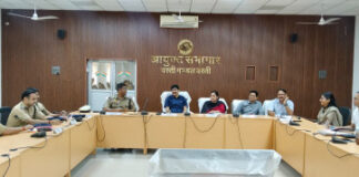 मण्डलायुक्त ने राजस्व वसूली एवं कर करेत्तर की मासिक समीक्षा बैठक में दिए आवश्यक निर्देश